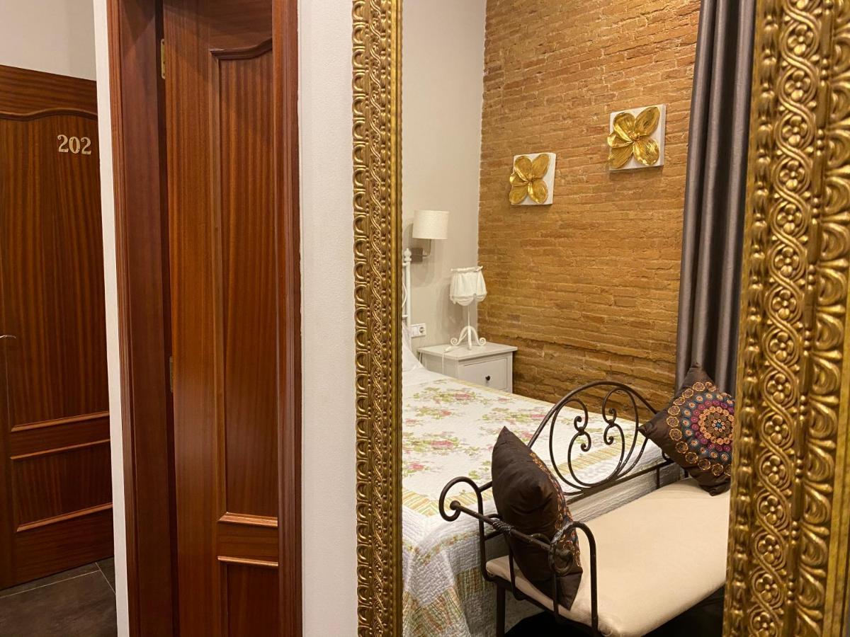 Hostal Orleans Barcelona Exteriör bild