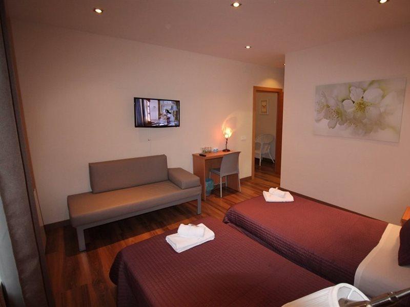 Hostal Orleans Barcelona Exteriör bild