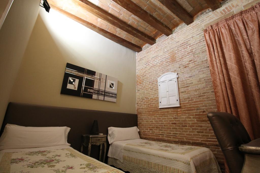 Hostal Orleans Barcelona Exteriör bild